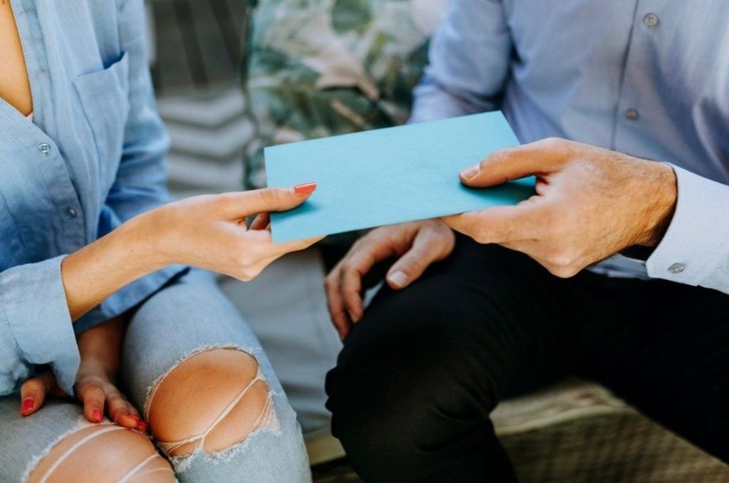 how to sell restaurant gift cards