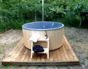 hot tub glamping